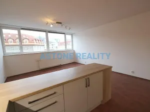 Pronájem bytu 2+kk, Praha - Vysočany, Skloněná, 60 m2