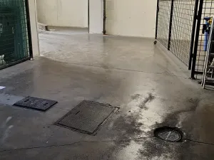 Pronájem garážového stání, Praha - Holešovice, U Pergamenky, 12 m2