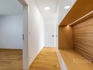 Pronájem rodinného domu, Jesenice, Průběžná, 200 m2