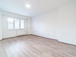 Pronájem bytu 2+1, Kralupy nad Vltavou - Lobeček, Dr. E. Beneše, 53 m2