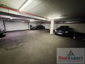 Prodej garážového stání, Praha - Strašnice, Vinohradská, 11 m2