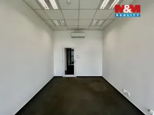 Pronájem kanceláře, Nupaky, Komerční, 200 m2