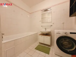 Pronájem bytu 2+kk, Praha - Letňany, Bechlínská, 53 m2