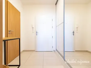 Pronájem bytu 2+kk, Praha - Strašnice, Zvěřinova, 68 m2