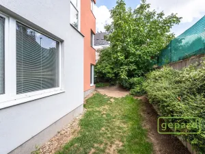 Pronájem bytu 1+kk, Praha, Herlíkovická, 43 m2