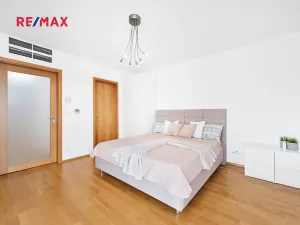 Pronájem bytu 2+kk, Praha - Žižkov, Ke kapslovně, 64 m2