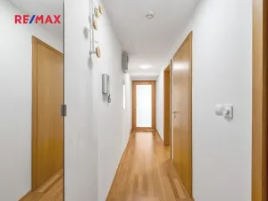 Pronájem bytu 2+kk, Praha - Žižkov, Ke kapslovně, 64 m2