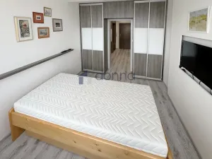 Pronájem bytu 2+kk, Praha, Konstantinova, 42 m2