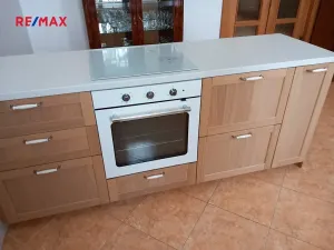 Pronájem vily, Perštejn, 700 m2