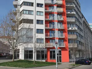 Pronájem garážového stání, Praha - Nusle, V Horkách, 14 m2