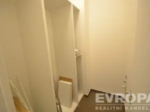 Pronájem bytu 2+kk, Praha - Karlín, Peckova, 55 m2