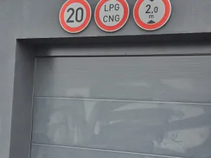 Pronájem garážového stání, Praha - Modřany, Mezi vodami, 15 m2