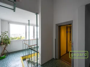 Pronájem bytu 2+kk, Praha, Augustinova, 46 m2