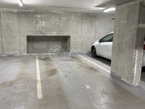 Pronájem garážového stání, Praha - Záběhlice, Podle náhonu, 18 m2