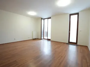 Pronájem bytu 1+kk, Beroun, U Židovského hřbitova, 41 m2