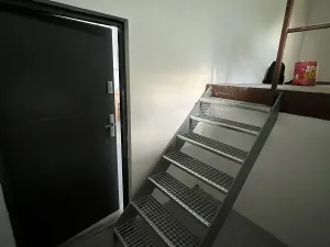 Pronájem výrobních prostor, Praha - Horní Počernice, Komárovská, 210 m2