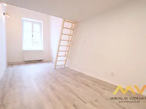 Pronájem bytu 2+kk, Hradec Králové, Dlouhá, 36 m2