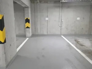 Pronájem garážového stání, Praha - Karlín, Křižíkova, 13 m2