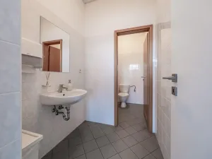 Pronájem kanceláře, Vestec, Vídeňská, 69 m2