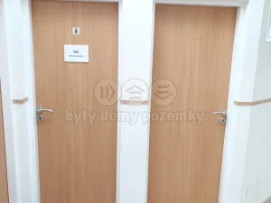 Pronájem obchodního prostoru, Tišnov, nám. Komenského, 23 m2