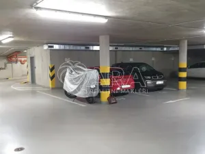 Pronájem garážového stání, Praha - Žižkov, Baranova, 14 m2