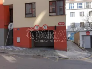 Pronájem garážového stání, Praha - Žižkov, Baranova, 14 m2