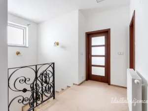 Pronájem bytu 4+1, Šestajovice, Sukova, 204 m2