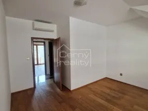 Pronájem bytu 4+kk, Pardubice, V Ráji, 350 m2