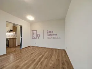 Pronájem bytu 2+1, Jindřichův Hradec, sídliště Vajgar, 35 m2