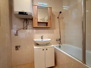 Pronájem bytu 2+kk, Jesenice, V Roháči I., 50 m2