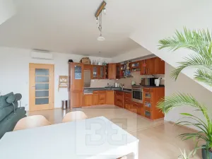 Pronájem bytu 2+kk, Praha - Dolní Chabry, U jízdárny, 81 m2