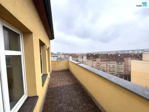 Pronájem bytu 1+kk, Praha - Vysočany, Kolbenova, 100 m2