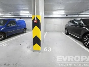 Pronájem garážového stání, Praha - Žižkov, Jeseniova, 13 m2