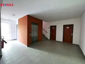 Pronájem bytu 1+kk, Praha, Hadovitá, 38 m2