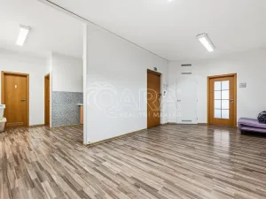 Pronájem kanceláře, Praha - Kobylisy, Nad Šutkou, 58 m2