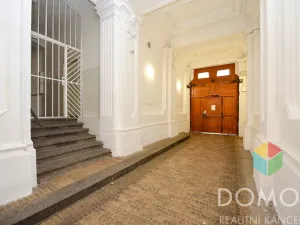 Prodej bytu 1+1, Praha, Vrázova, 33 m2