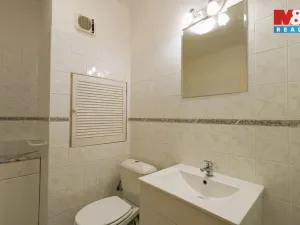 Pronájem bytu 1+kk, Praha - Troja, Svídnická, 28 m2