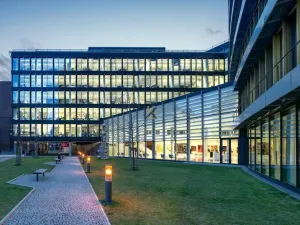 Pronájem kanceláře, Praha, Pikrtova, 351 m2