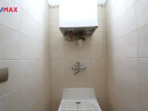 Pronájem obchodního prostoru, Karlovy Vary, Jugoslávská, 31 m2