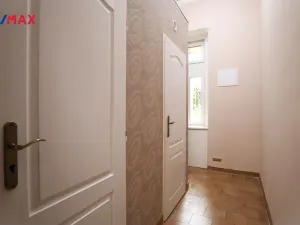 Pronájem obchodního prostoru, Karlovy Vary, Jugoslávská, 31 m2