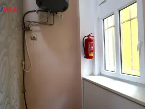 Pronájem obchodního prostoru, Karlovy Vary, Jugoslávská, 31 m2