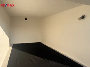 Pronájem garáže, Hradec Králové, Bratří Štefanů, 17 m2