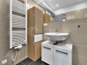 Pronájem bytu 3+kk, Praha - Vršovice, U Roháčových kasáren, 71 m2