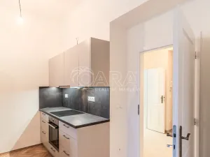 Pronájem bytu 2+kk, Praha - Staré Město, Kaprova, 60 m2