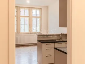 Pronájem bytu 2+kk, Praha - Staré Město, Kaprova, 60 m2