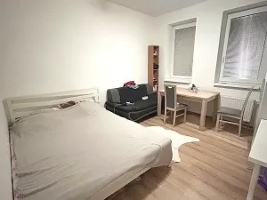 Pronájem bytu 1+1, Praha - Smíchov, Holubova, 36 m2