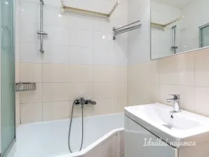 Pronájem bytu 2+1, Praha - Břevnov, Na Petřinách, 58 m2