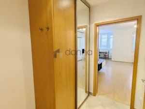 Pronájem bytu 1+kk, Praha, Mikanova, 40 m2