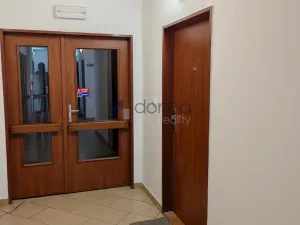 Pronájem bytu 1+kk, Praha, Mikanova, 40 m2