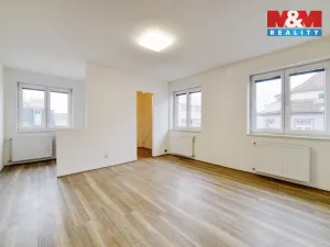 Prodej bytu 4+1, Cheb, Májová, 110 m2